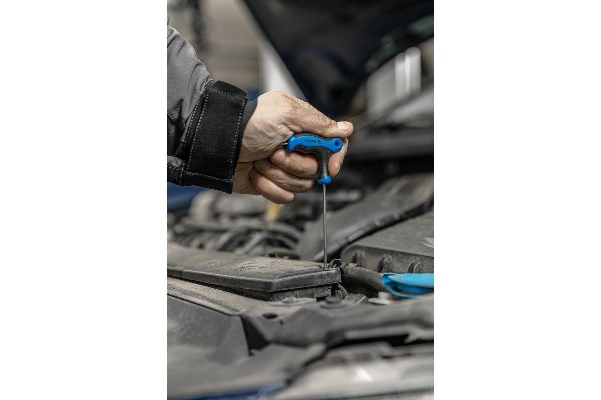 Шестигранный ключ типа "Т" с шаровым наконечником, длинный 4 мм