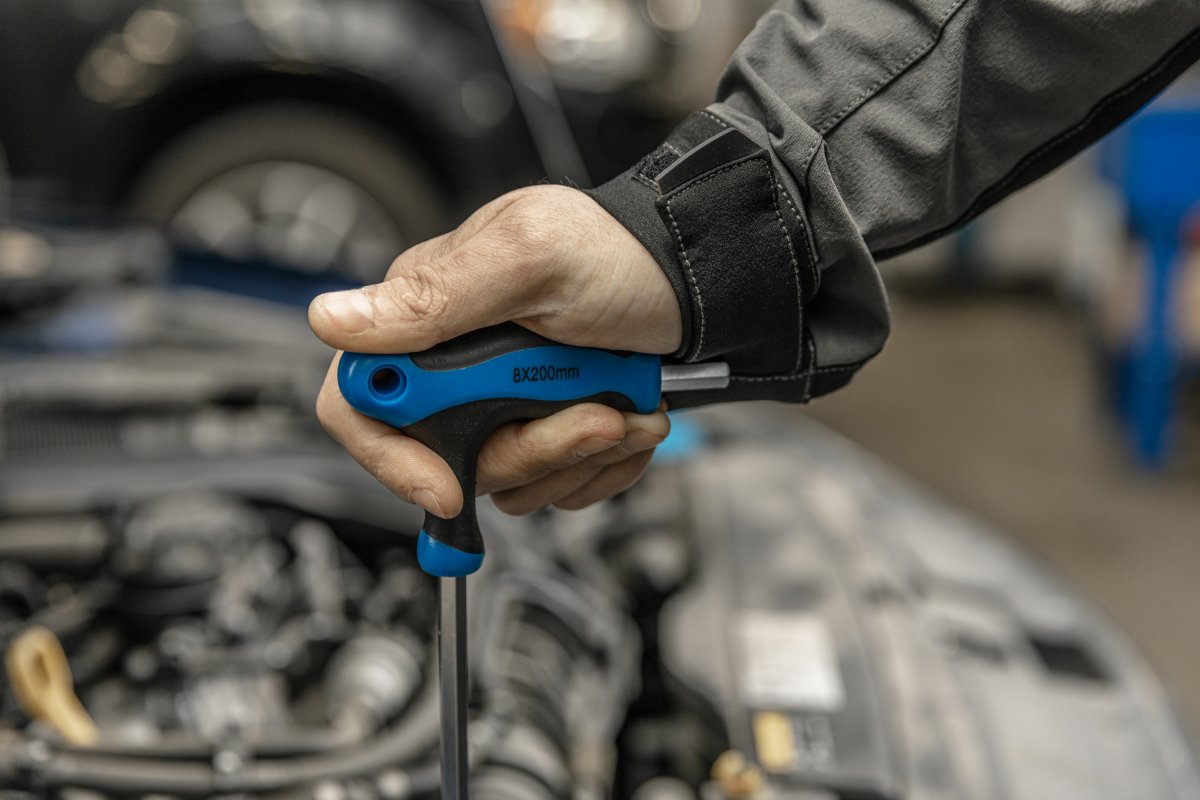 Шестигранный ключ типа "Т" с шаровым наконечником, длинный 8 мм