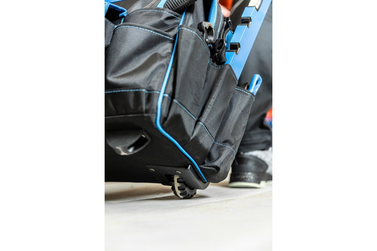 Монтажная сумка на колесах