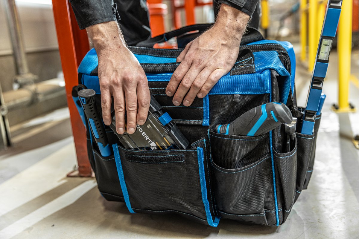 Монтажная сумка на колесах