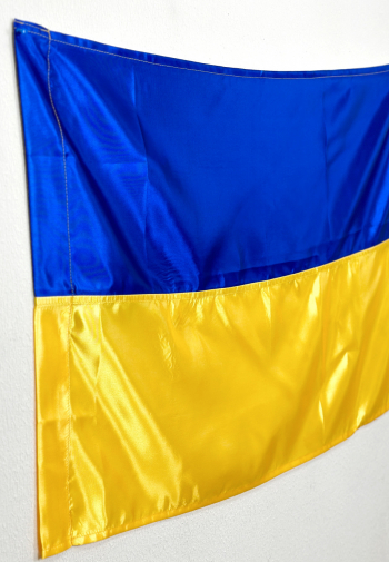 Флаг Украины погребальный. 2,4*1,6 м. Атлас. Острочка по периметру