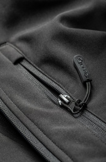 Куртка softshell чорна BIESE