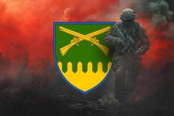 Солдат черно-красный дым 92